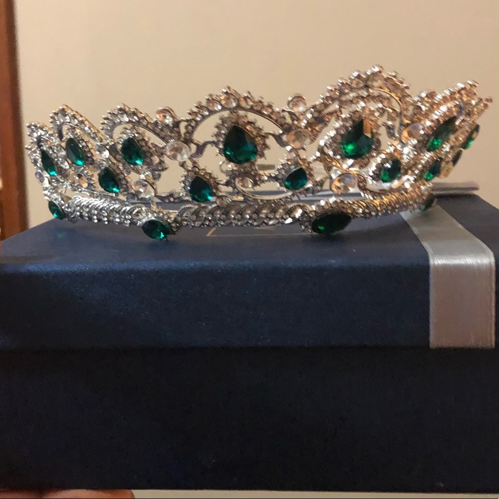 2 tiaras brand new in box never worn